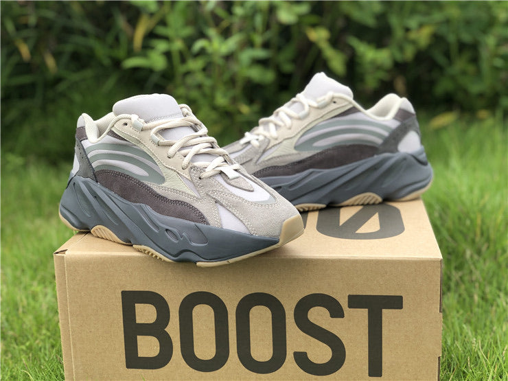 Yeezy cheap 700 3m