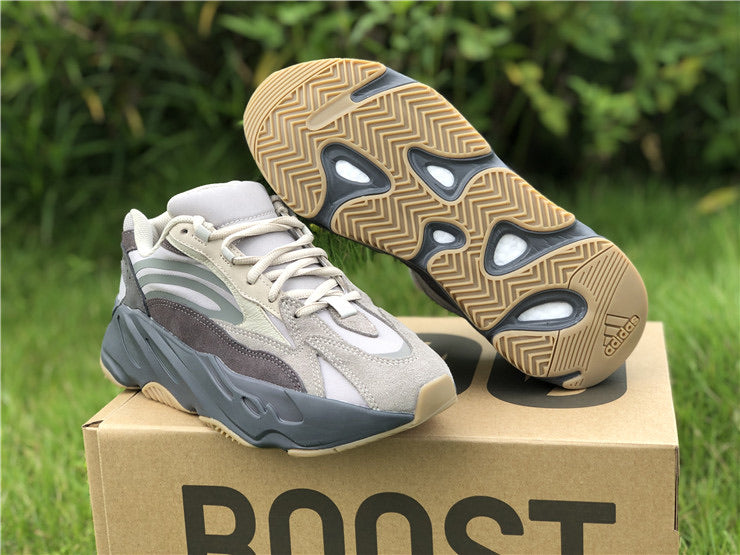 Yeezy 700 2025 vanta 3m