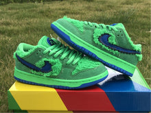 Load image into Gallery viewer, SB Dunk Low Pro Qs (GS)
