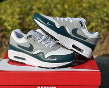 Load image into Gallery viewer, Nike air max 1 green
