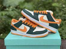 Load image into Gallery viewer, Nike dunk sb
